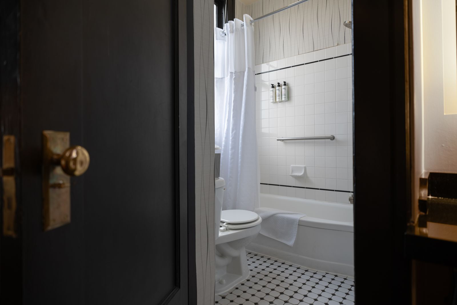 hotel room bathtub